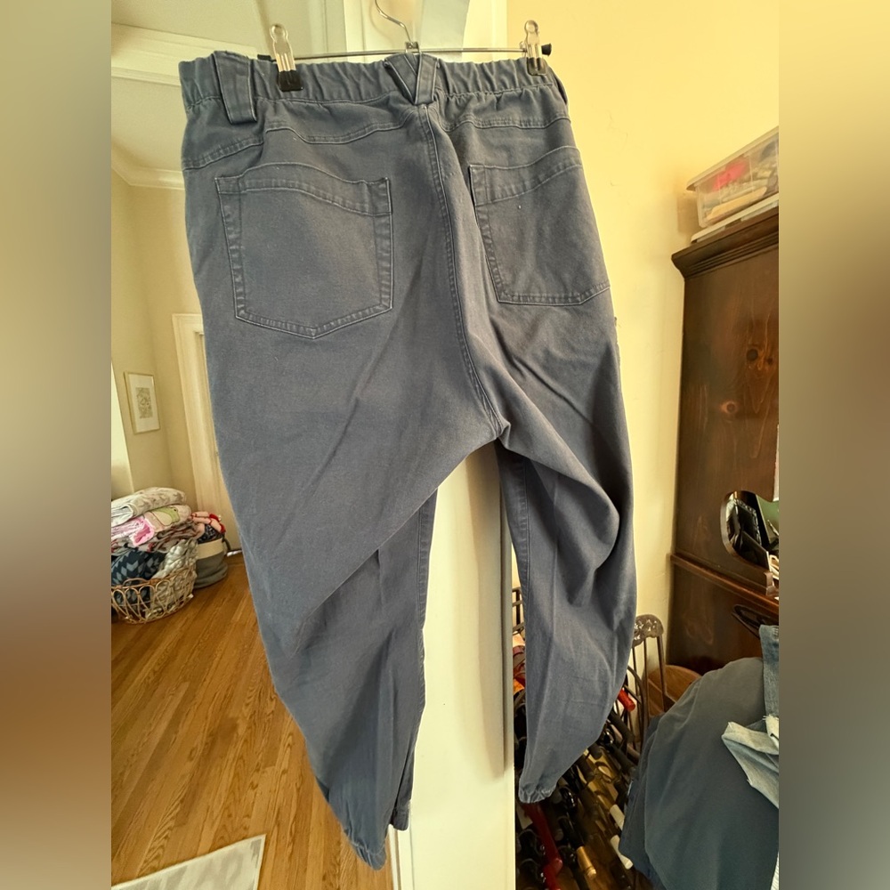 Duluth Trading Co Women's Gray Joggers - Picture 5 of 6
